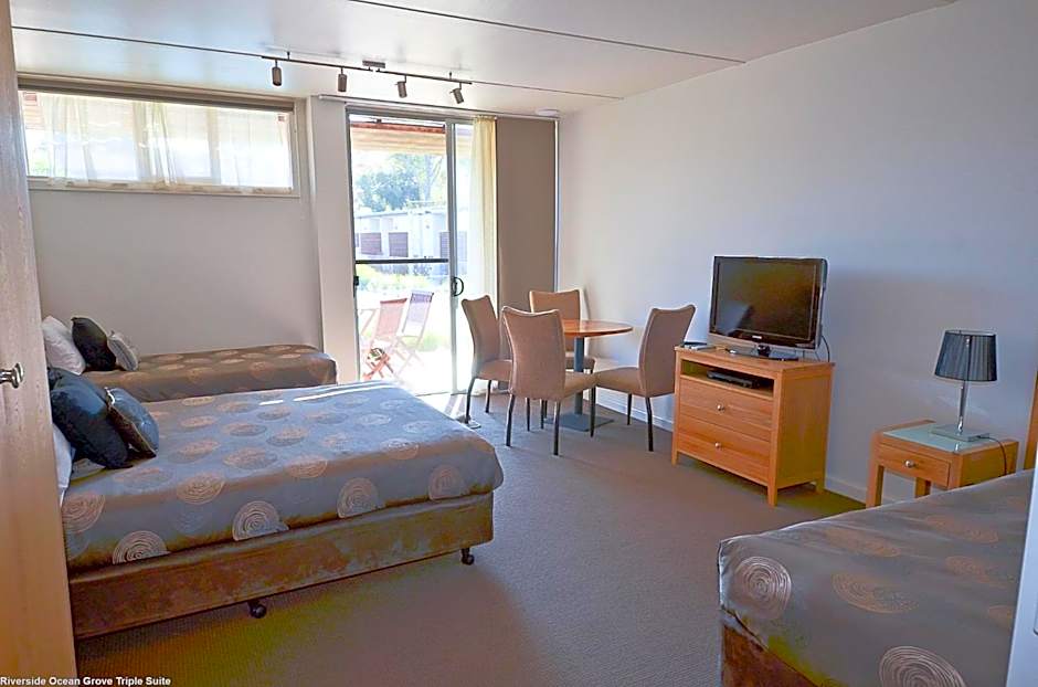 Riverside Ocean Grove Motel Suites and Holiday Cabins