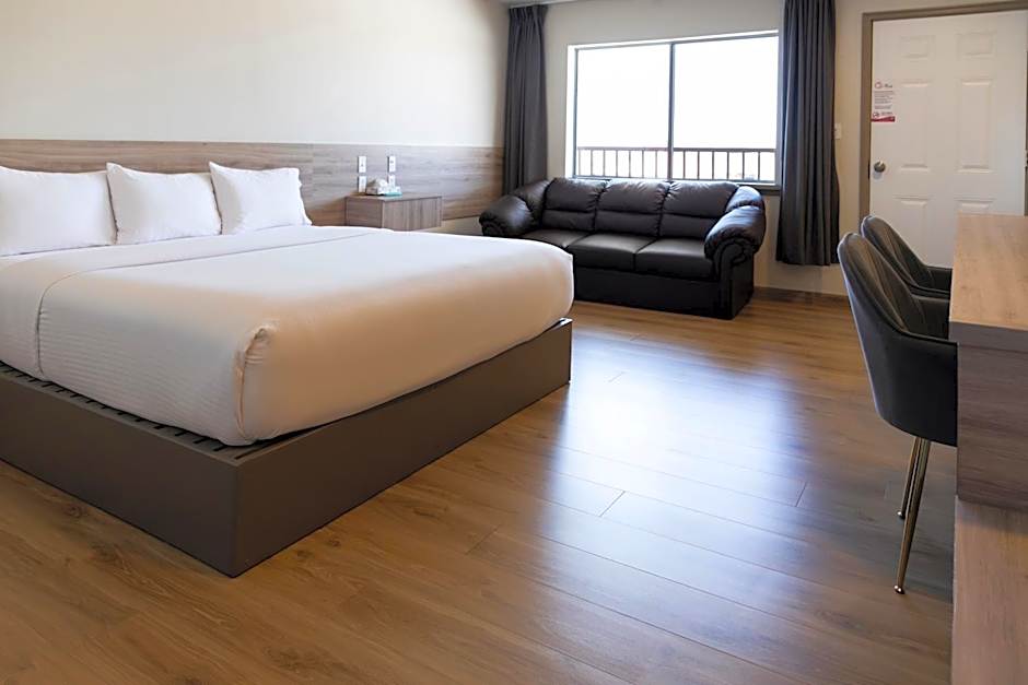 La Huerta Inn & Suites