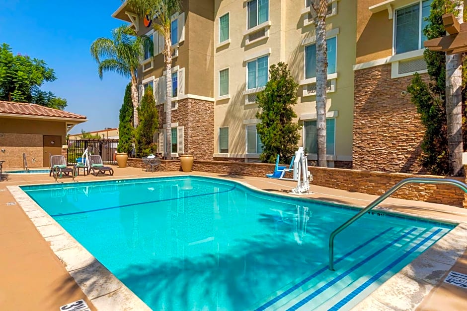 Comfort Inn & Suites Near Ontario Airport