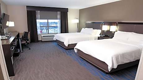 Standard Queen Room with Two Queen Beds and River View - Communications Access