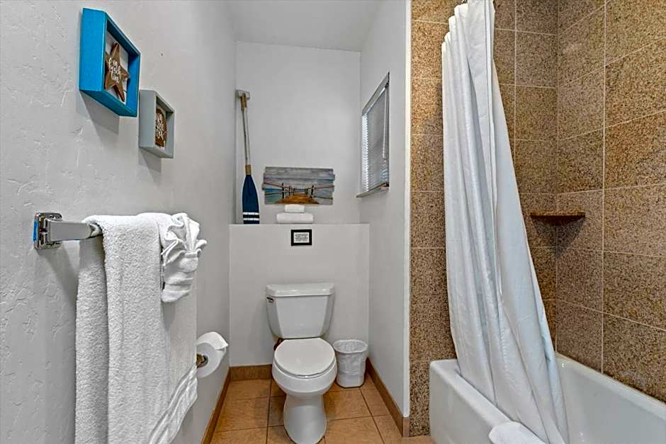 Beach House Inn & Suites