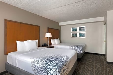Suite 2 Queen Beds Accessible Non Smoking (Mobility Roll-In Shower)