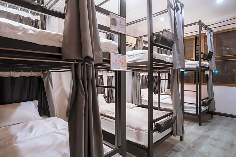 420 Hostel - Ekkamai Buds & Beds