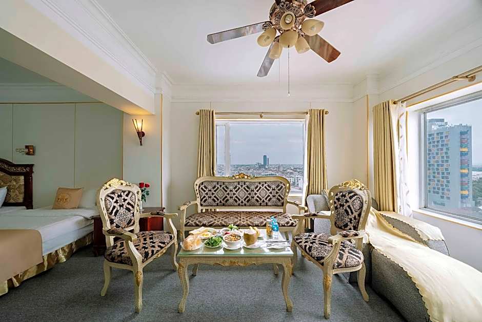 Classic Hoang Long Hotel