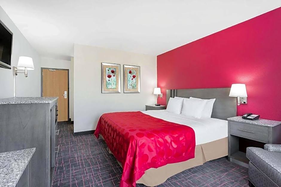 Clarion Pointe - Greensboro Coliseum Area