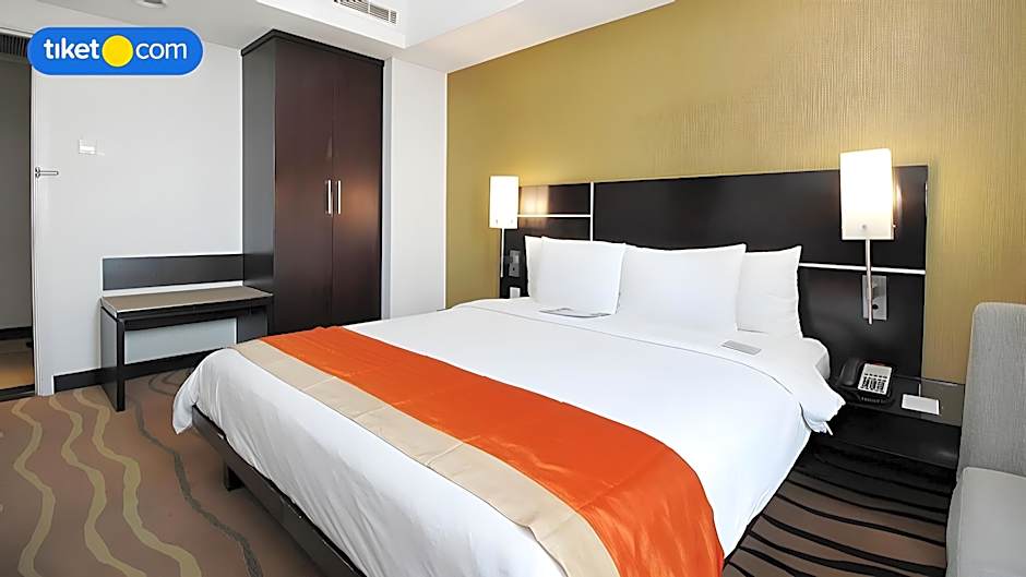 Java Paragon Hotel & Residences