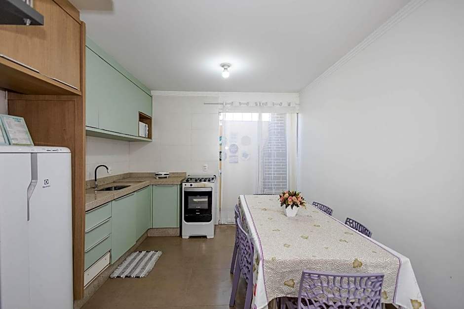 Completa casa apenas 700m da praia