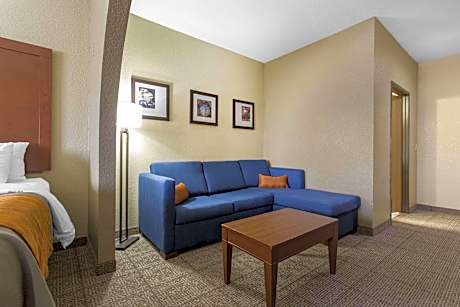 2 Queen Beds Suite Nonsmoking