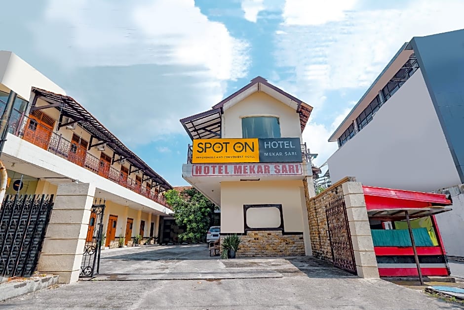 SPOT ON 2011 Hotel Mekar Sari