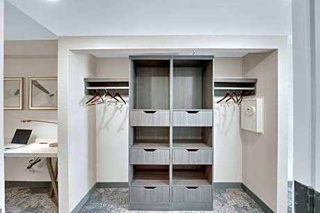 One-Bedroom King Suite