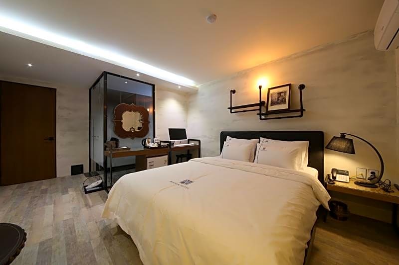 Avenue Hotel
