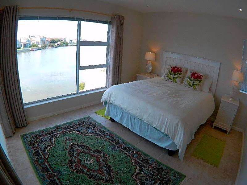 Sunbird-Admiral Island holiday house