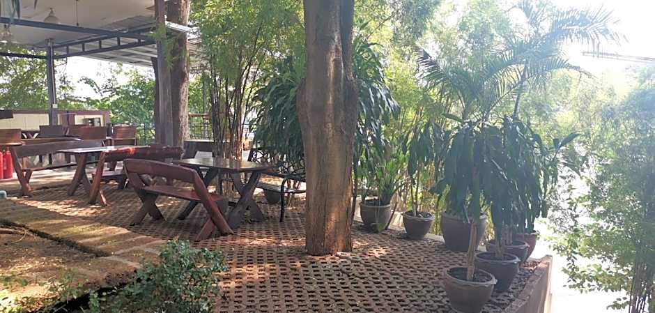 T & T Hostel Kanchanaburi