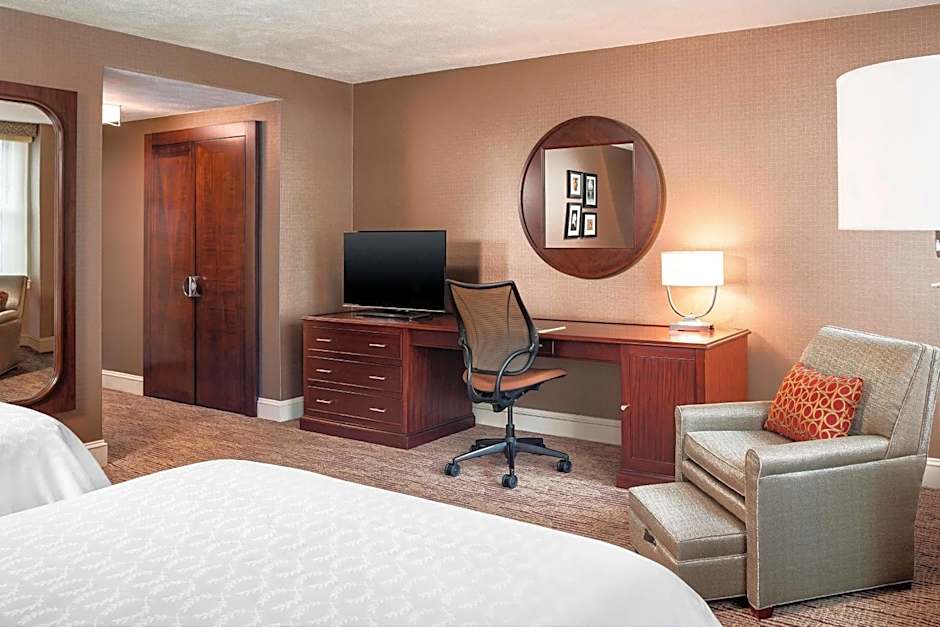 Sheraton Commander Hotel