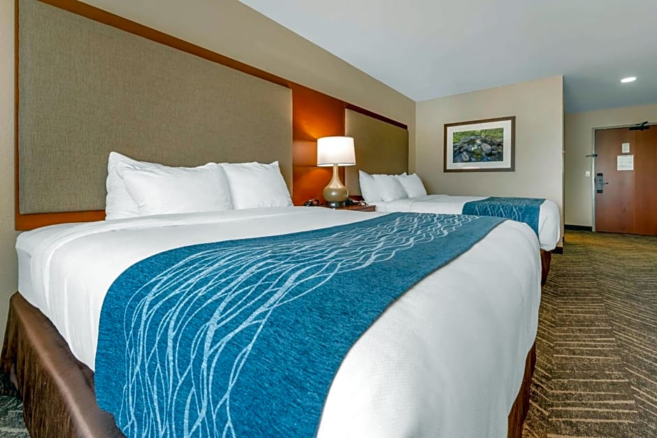 Comfort Inn & Suites Mountain Iron and Virginia