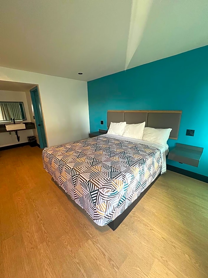 Palm Inn - Newly Renovated Rooms