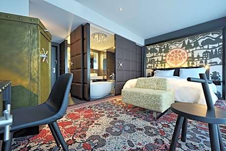 Deluxe King Room