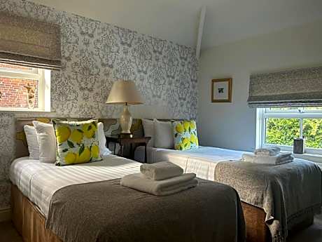 Double or Twin Room with Private Bathroom