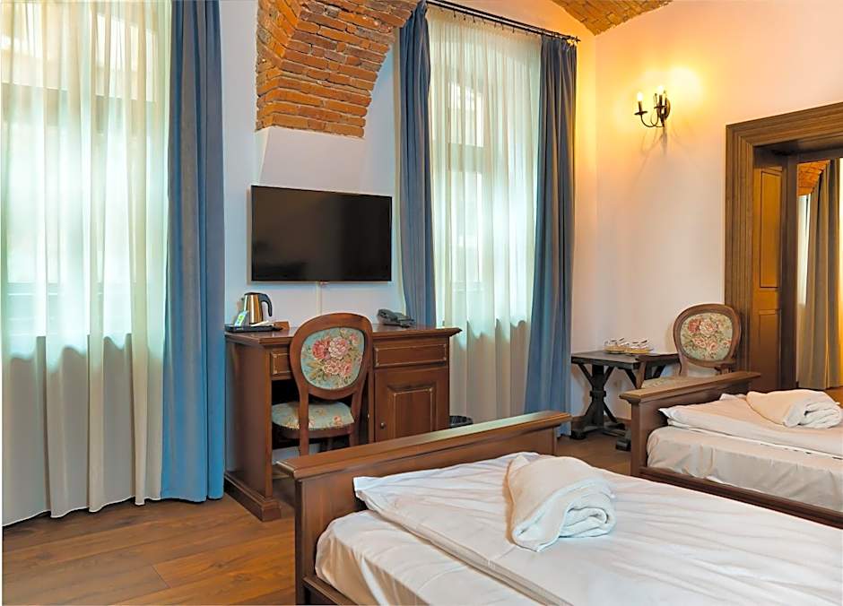 HOTEL BOUTIQUE CASA CHITIC -HOTEL AND RESTAURANT Str Johann Gott nr7