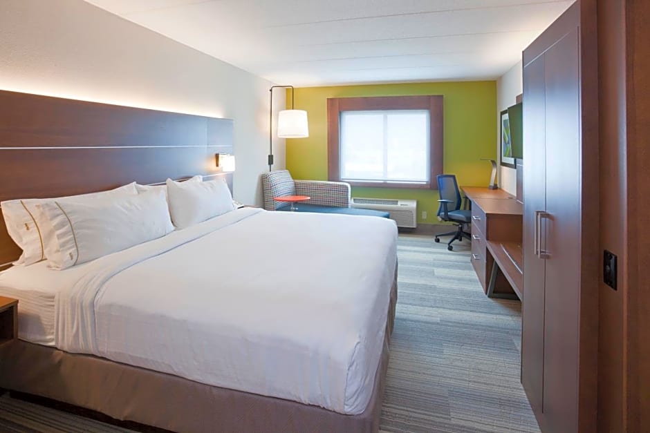 Holiday Inn Express Roseville-St. Paul, an IHG Hotel