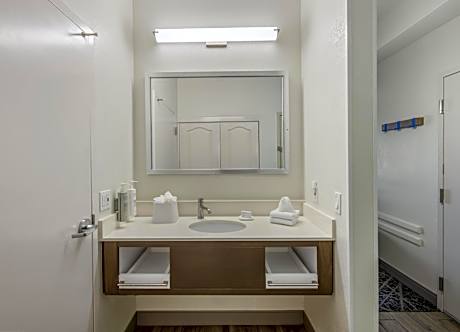 Queen Room with Two Queen Rooms - Non-Smoking