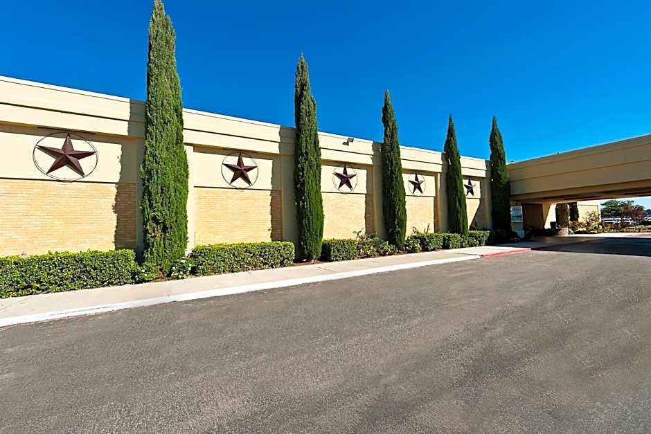 Grand Texan Hotel And Convention Center