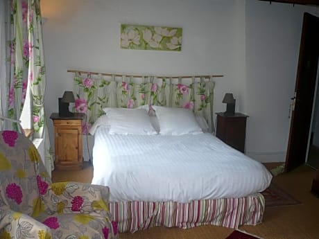 Classic Double Room - Le Bouquinage