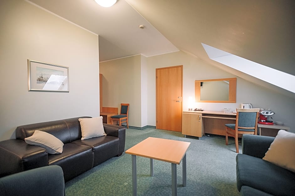 Photo 1 of 9 of Suite