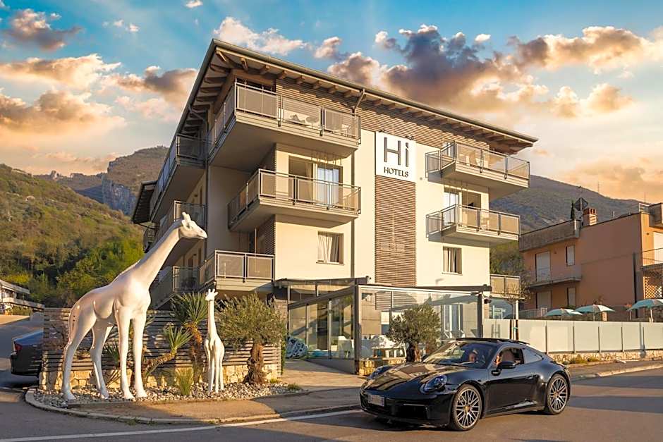 Hi Hotels Torbole - Heated Outdoor Pool & Spa