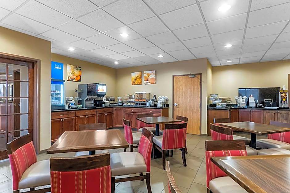 Comfort Inn & Suites Near University of Wyoming