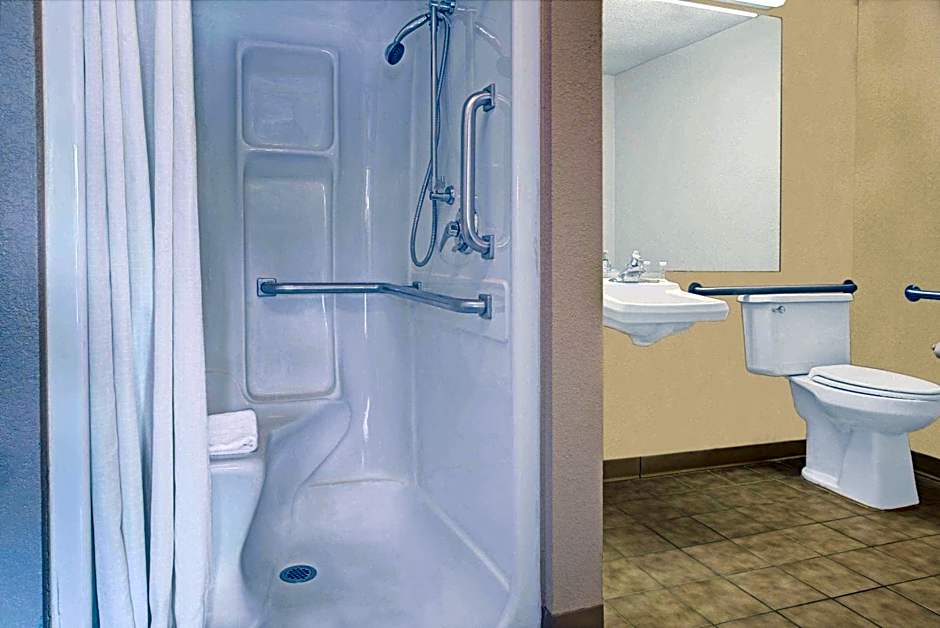 Super 8 by Wyndham Cincinnati OH