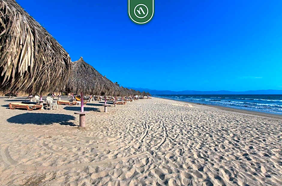 Mexican Styled 2 BR Condo - Beachfront - Pool