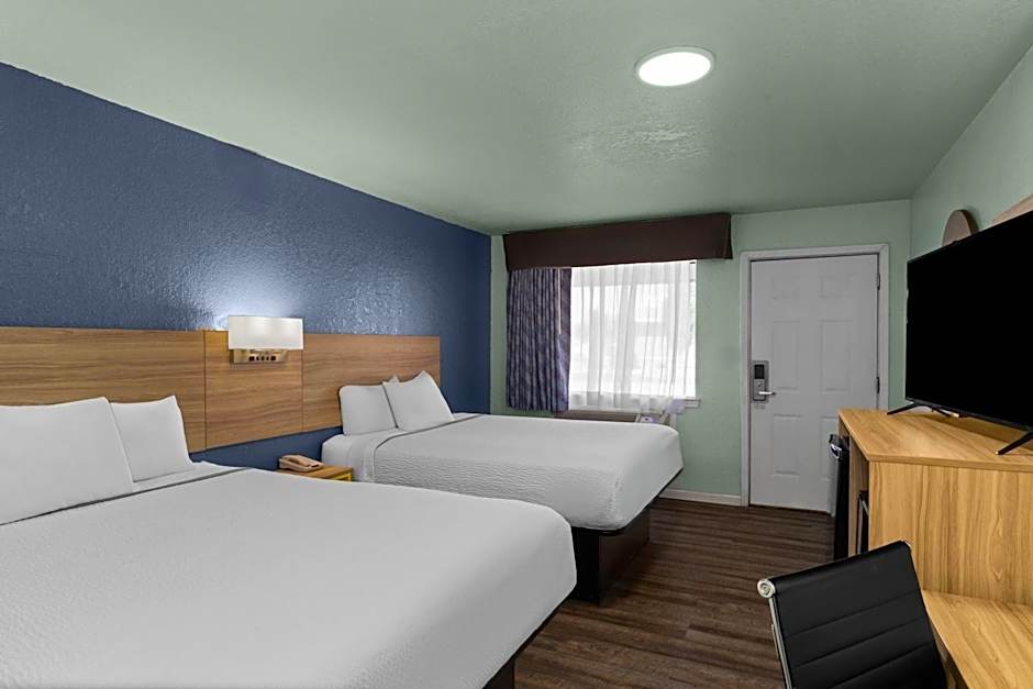 Days Inn by Wyndham Pratt