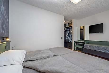 Economy Triple Room
