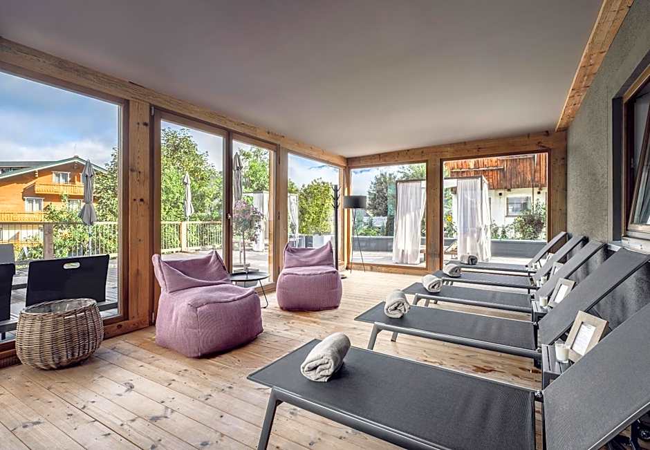 ALMMONTE SENSUM SUITES - Funky Living Hotel