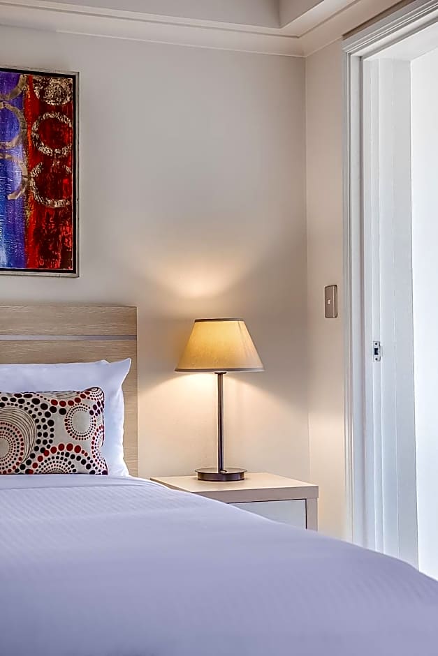 Oaks Sydney Castlereagh Suites