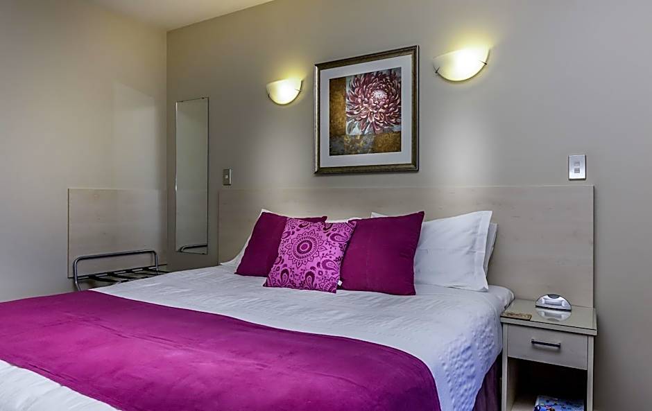 166 Majestic Court Motel