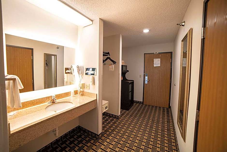 Quality Inn & Suites Watertown