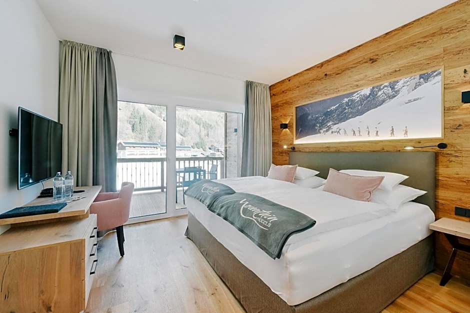 Photo 1 of 9 of Double Room