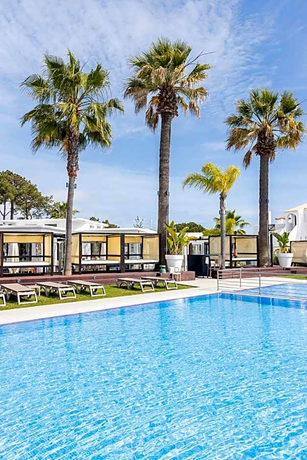 Apartamentos Honorio - Pool and Garden