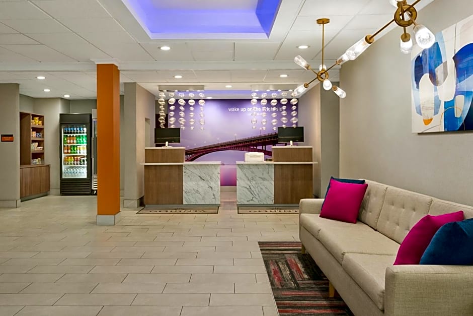La Quinta Inn & Suites by Wyndham Lackawanna - Buffalo