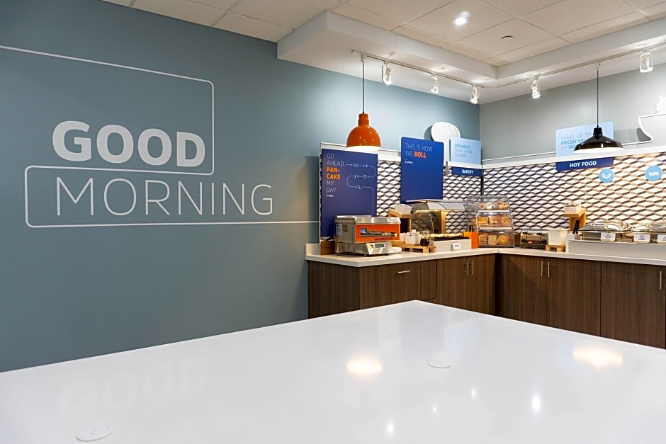 Holiday Inn Express & Suites Los Angeles Downtown West By IHG