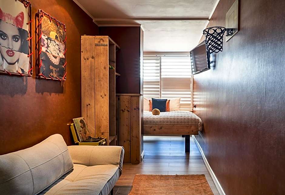 Photo 1 of 5 of Medium Triple Room