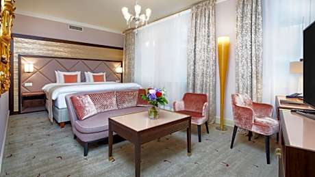 Junior Suite, 1 King Bed (1 King Bed)