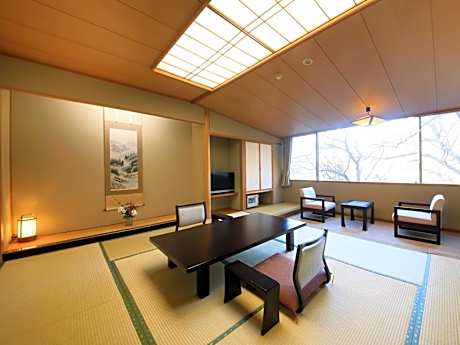Family Room with Mountain View