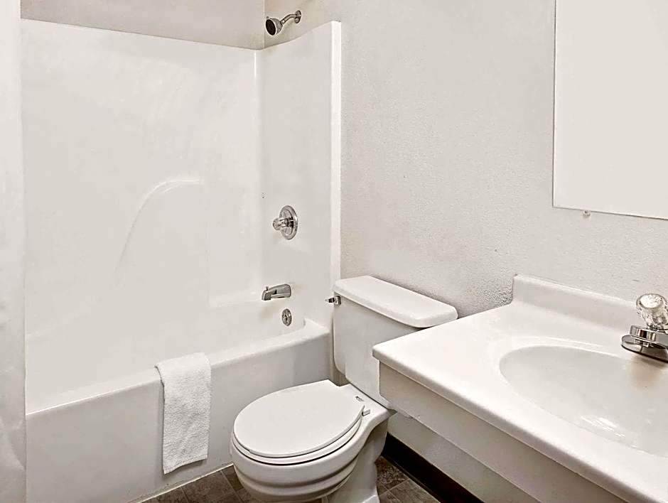 Super 8 by Wyndham Keokuk