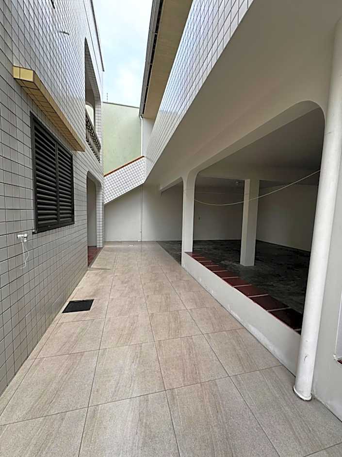 Casa de praia com boa ventilação garagem coberta para 3 carros 50m da praia