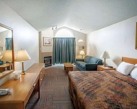 1 King Bed, Nonsmoking, Upgrade