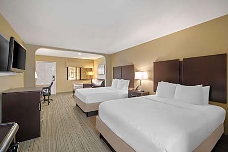 Queen Room with Two Queen Beds and Sofa Bed - Non Smoking