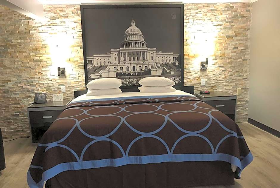 Super 8 by Wyndham Moberly MO